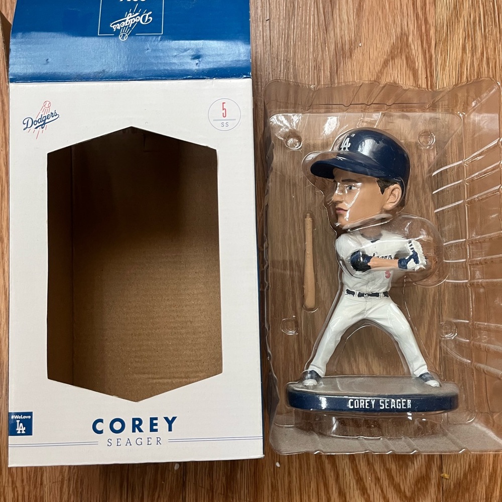Bobblehead - Picture 6 of 16